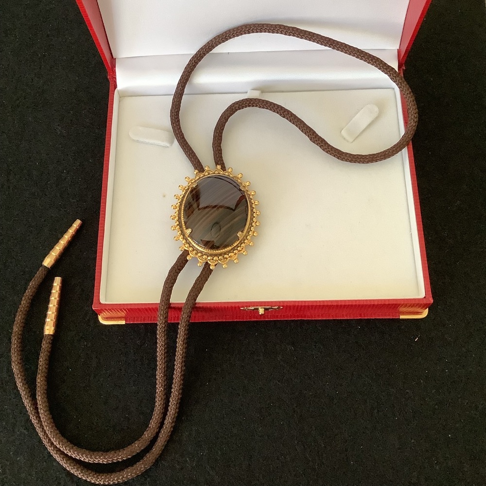 Vintage gemstone necklace.